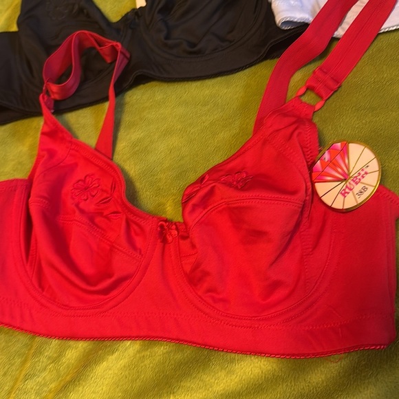 Women's Intimates Set - Black, Red, Baby Blue Sz 38B - Picture 2 of 7